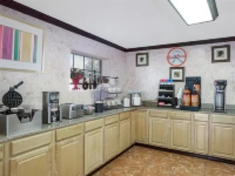 Howard Johnson by Wyndham Ft. Myers FL