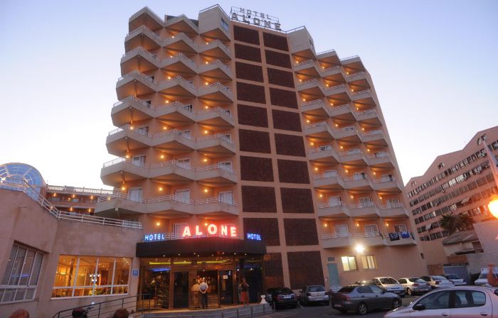 Hotel Alone