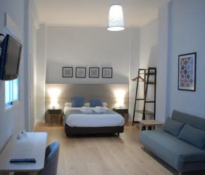 La Perla Granada Suites Отели рядом с достопримечательностью «Méndez Núñez»