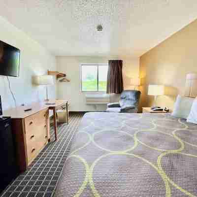 The Quincy Inn & Suites Rooms