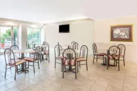 Ramada by Wyndham Luling Hotels in Luling