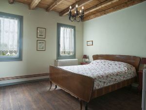 B&b Carlonga A Double Room for Two People