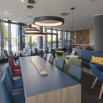 Holiday Inn Express Düsseldorf - Hauptbahnhof Отели рядом с достопримечательностью «Рейнская телебашня (Рейнтурм)»