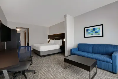 Holiday Inn Express & Suites Milwaukee - Brookfield Hotels near Capitol Plaza East