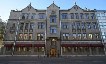 Lancaster Court Hotel