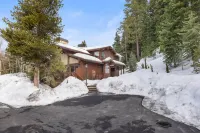 Wulf's Lodge at Olympic Valley Unwind in Hot Tub! Hotels in der Nähe von Gallery Keoki
