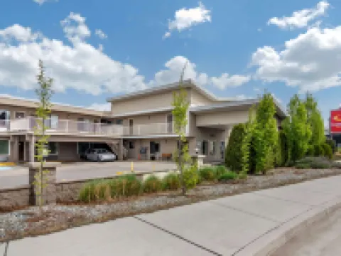 Econo Lodge Inn & Suites Hotels in Kelowna