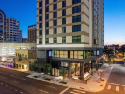 ヒルトン ガーデン イン オースティン ユニバーシティ キャピトル ディストリクト オースティンのホテル