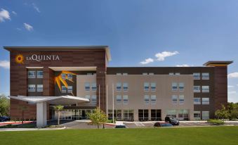 La Quinta Inn & Suites by Wyndham San Antonio Seaworld/Lafb