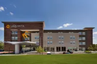 La Quinta Inn & Suites by Wyndham San Antonio Seaworld/Lafb Hotels near West San Antonio