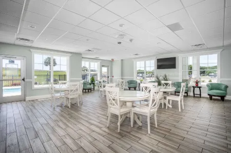 Lighthouse Suites - Best Western Signature Collection Отели в г. Сидар Пойнт