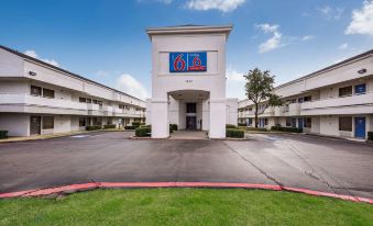 Motel 6 Irving, TX - Irving DFW Airport East