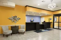 Days Inn & Suites by Wyndham Galveston West/Seawall - parking