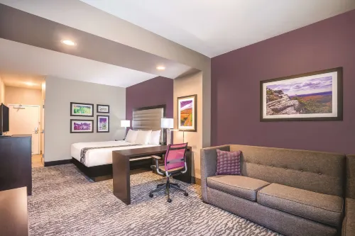 La Quinta Inn & Suites by Wyndham Clifton Park/Saratoga Area Hotels in Clifton Park