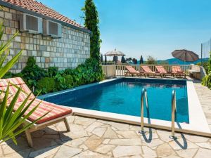 Villa Mia -Three-Bedroom Villa with Swimming Pool ID Direct Booker 990