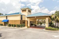 Econo Lodge - 2-Star