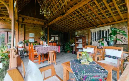 Ethnic Room at Omah Limasan by Omah Bungah Отели в г. Pakem