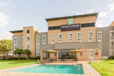 Road Lodge Bloemfontein Airport Отели в г. Motheo