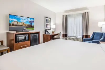 Comfort Inn & Suites Hotels in Boyd