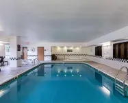 Comfort Inn East - Parkplatz