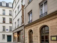 Hôtel de Notre-Dame Hotels near Maubert-Mutualité Metro Station