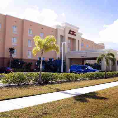 Hampton Inn & Suites Ft. Pierce Hotel Exterior