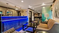 Quality Inn & Suites Hotels in Highland Park