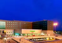 Courtyard Warsaw Airport Hotel dekat Bandara Internasional Frederic Chopin