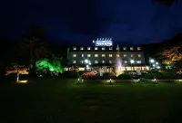 Baekyang tourist hotel 장성호 수변길 주변 호텔