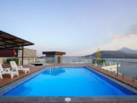 โรงแรม อินทัช ริเวอร์ไซด์ โรงแรมในปากเซ