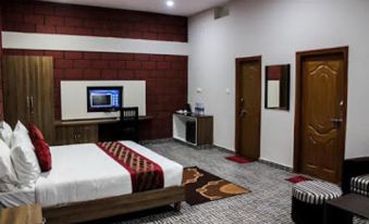 Pavanputra Clarks Inn - Housity