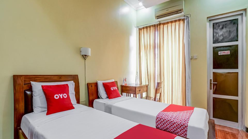 OYO 91036 Hotel Simpang Lima Gkpri