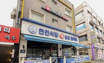 Must Stay Hotel Sinjeongnegeori Station