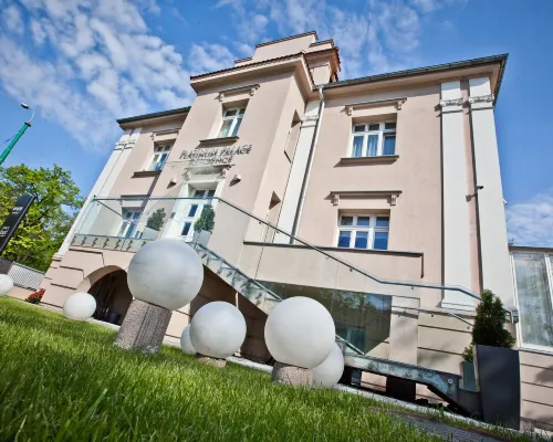 Platinum Residence Boutique Hotels near Ego Gallery