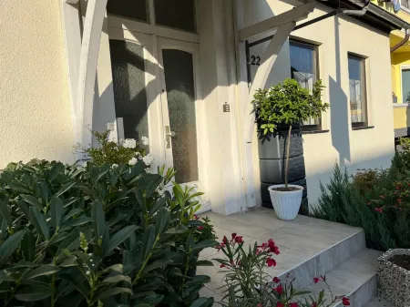 Schillerplatz Отели в г. Люгде