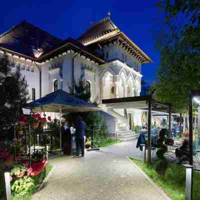 La Boheme Hotel Exterior