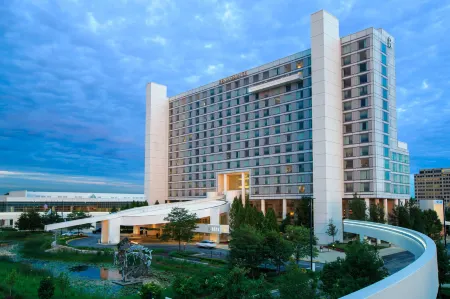Renaissance Schaumburg Convention Center Hotel Отели в г. Шаумбург