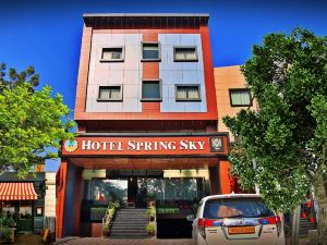 Spring Sky Mughalsarai By ShriGo Hotels