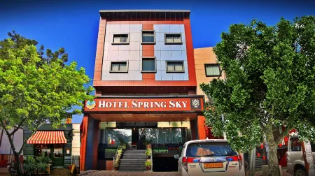 Spring Sky Mughalsarai By ShriGo Hotels Отели в г. Mughalsarai Rly. Settlement