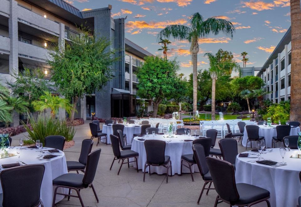 Holiday Inn and Suites Phoenix Airport NorthOver view