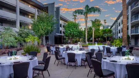 Holiday Inn & Suites Phoenix Airport North Отели в г. Финикс