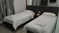 Skyward Hotel Hotels in Malalayang