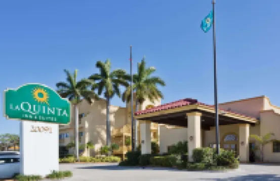 La Quinta Inn & Suites by Wyndham Ft. Myers-Sanibel Gateway