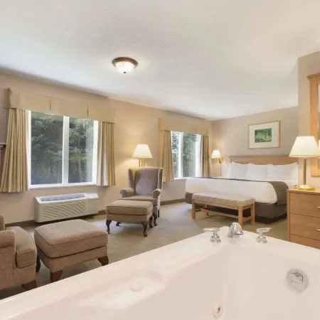 Days Inn & Suites by Wyndham Thunder Bay