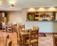 Econo Lodge Inn & Suites - breakfast