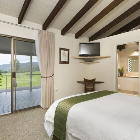 Hillcrest Mountain View Retreat
