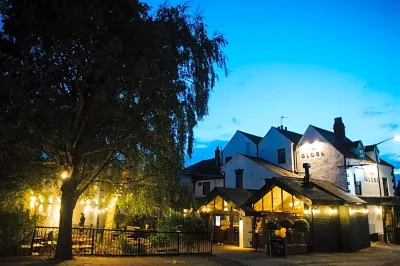 The Globe Hotels near Warwick Castle