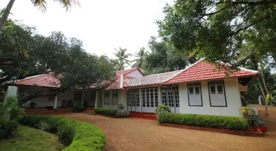 Backwater Heritage Homestay Hotels near Travelogue