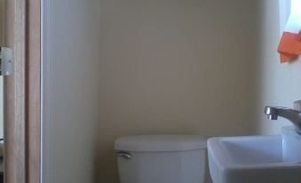 Hiland Terrace Hotel - Housity