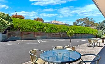 Hopkins House Motel & Apartments - Housity